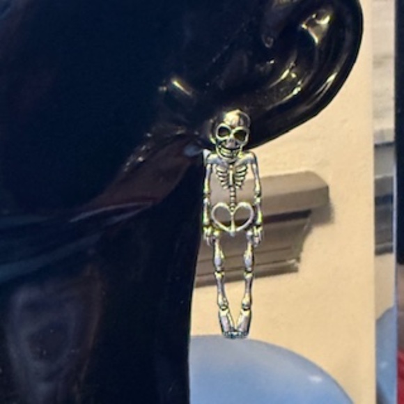 Skeleton illusion earrings - Picture 1 of 4
